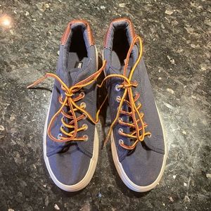 BDG platform Sneakers. Size 8